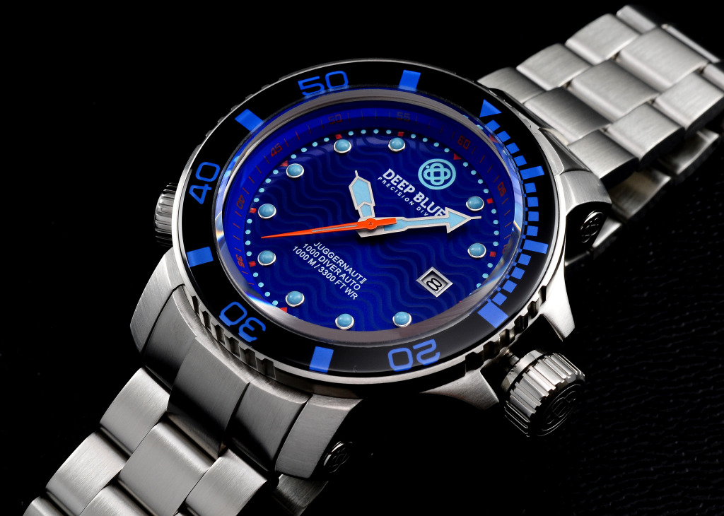 Deep blu. Deep Blue Juggernaut IV. Deep Blue часы. Deep Blue DAYNIGHT Tritium chronograf. Deep Blue часы на руке.